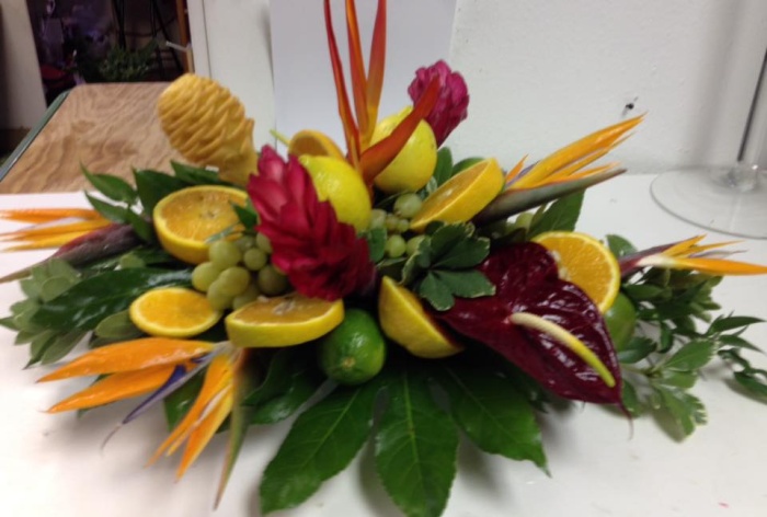 Lou\'s Tropical & Fruit Centerpiece